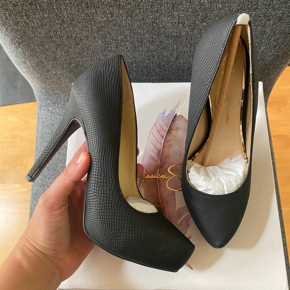 JESSICA SIMPSON Leather Heel Platform Pumps - Picture 4 of 9